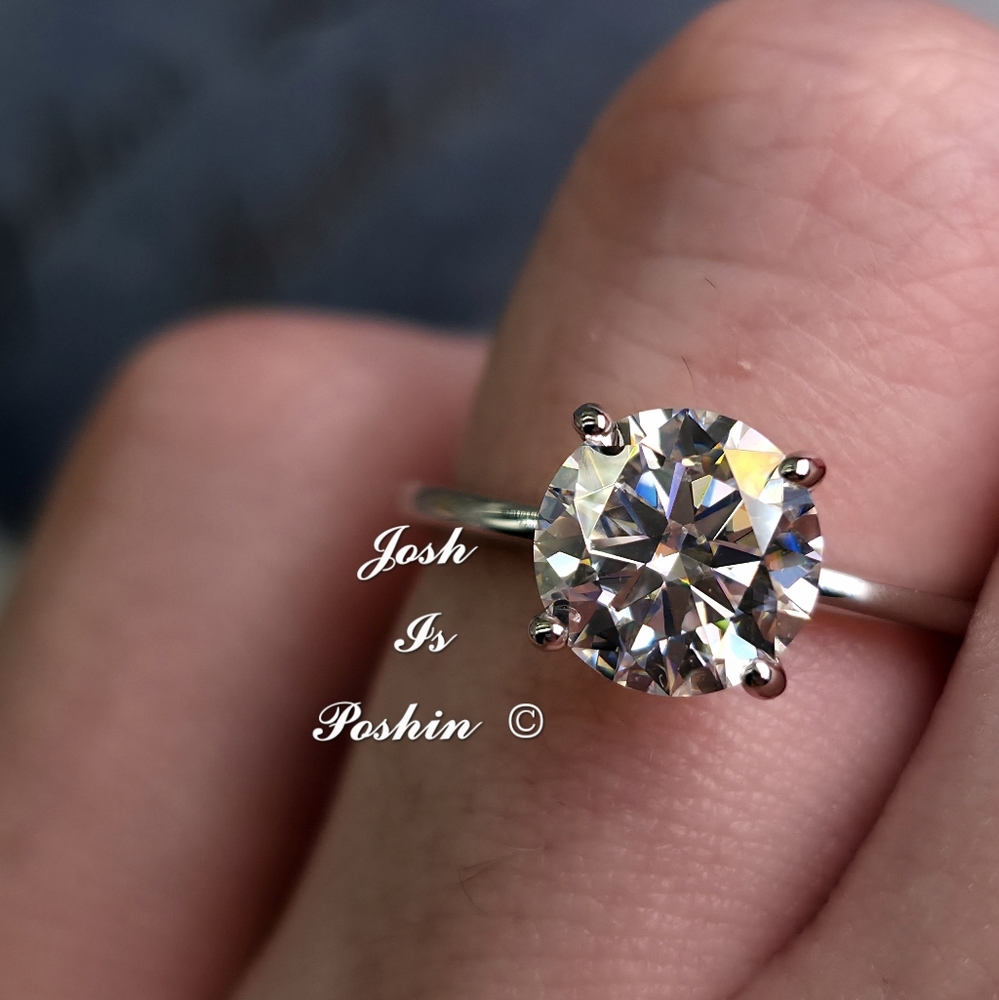 2CTW Moissanite solitaire engagement ring in sterling silver